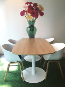 muurprint van vaas met bloemen