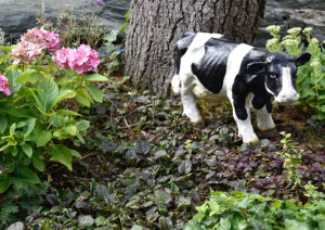 kunst koe graast in de bloemenwei