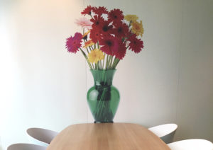 muurprint van vaas met bloemen